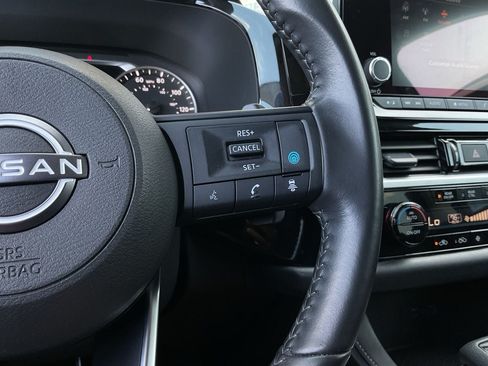 Used 2025 Nissan Pathfinder SV FWD image 29
