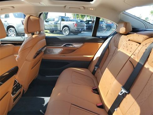 Used 2021 BMW 750i xDrive w/ Executive Package image 14