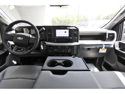 New 2025 Ford F550 4x4 Supercab Super Duty image 8