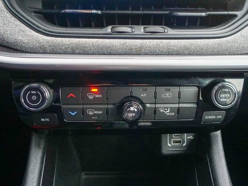 Used 2023 Jeep Compass Sport image 23