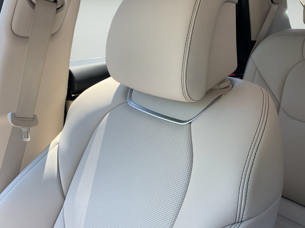 Certified 2026 Genesis GV70 2.5T AWD/4WD image 40