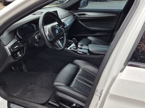 Used 2019 BMW 530i xDrive w/ M Sport Package AWD/4WD image 12