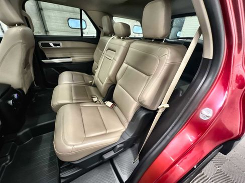 Used 2021 Ford Explorer XLT w/ Equipment Group 202A image 24