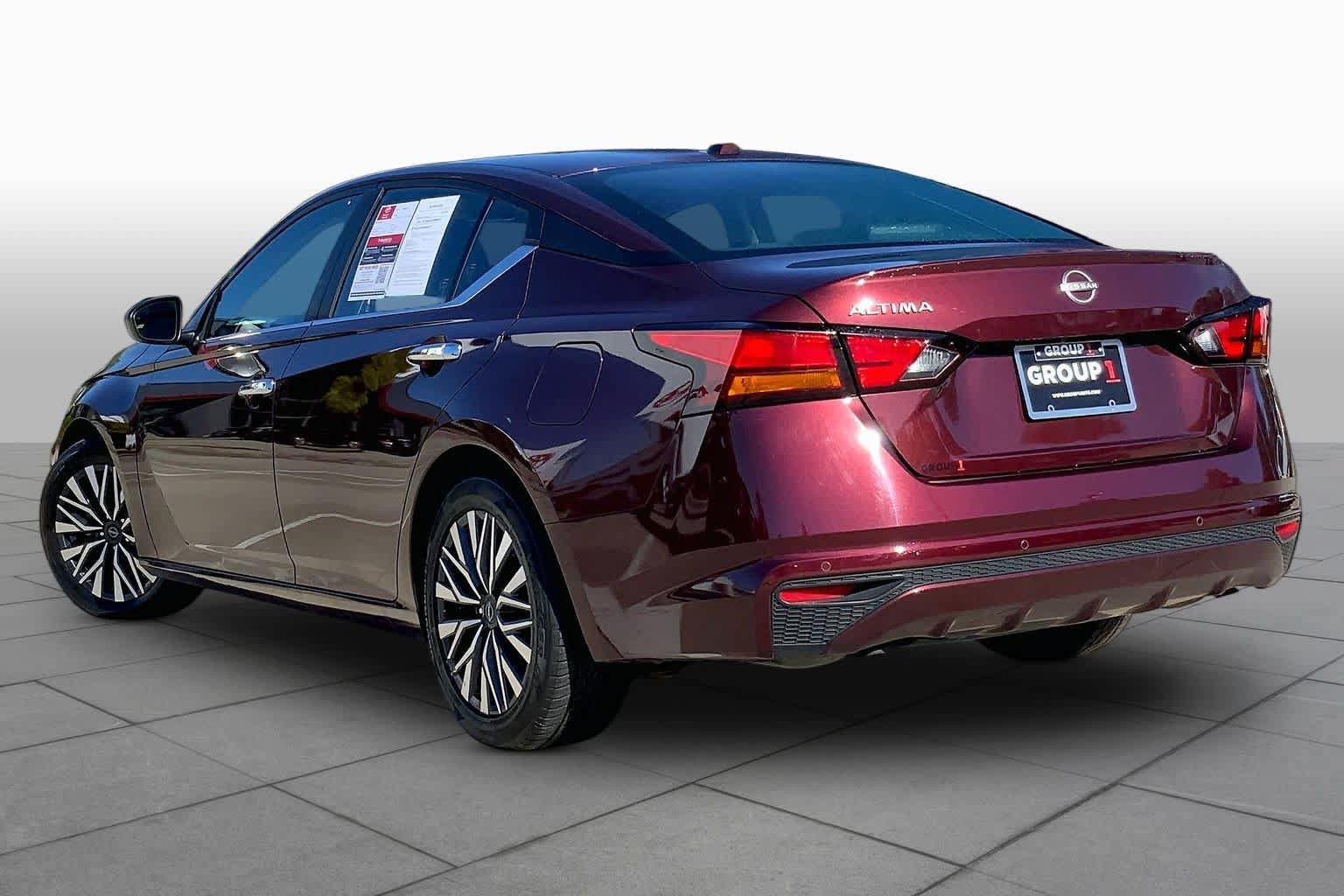 Used 2025 Nissan Altima 2.5 SV FWD image 11