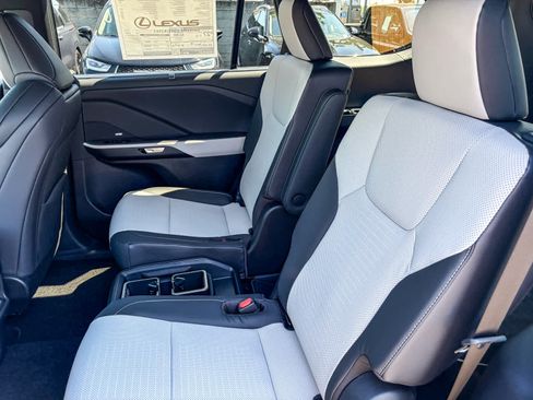 New 2026 Lexus TX 500h AWD image 19