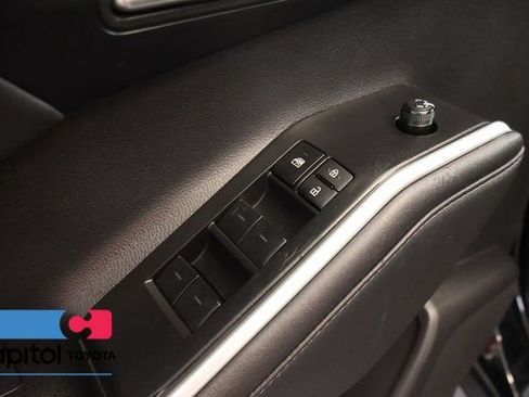 Certified 2023 Toyota Highlander XLE AWD/4WD image 11