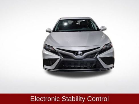 Used 2024 Toyota Camry SE image 9