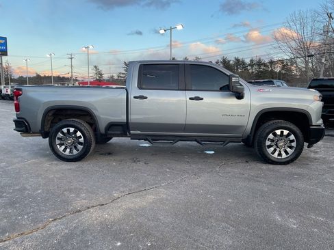 Used 2024 Chevrolet Silverado 2500 Custom w/ Custom Convenience Package image 9
