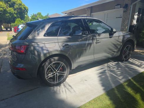 Used 2025 Audi Q5 e Premium Plus w/ Premium Plus Package AWD/4WD image 8