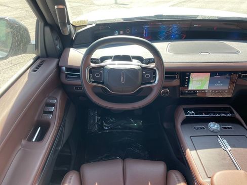 New 2026 Lincoln Navigator Reserve AWD/4WD image 14