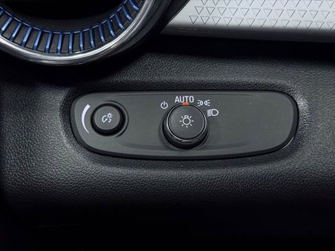 Used 2025 Chevrolet Trax LT w/ LT Convenience Package FWD image 30