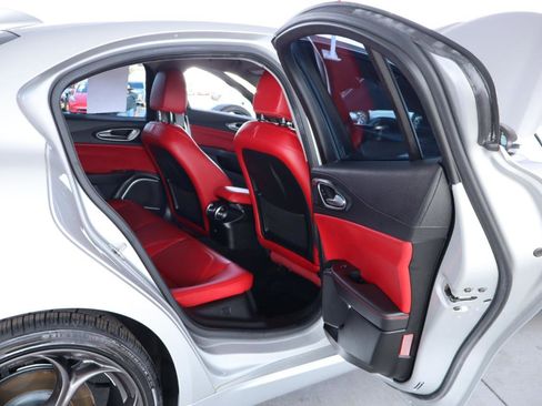 Used 2019 Alfa Romeo Giulia RWD image 34