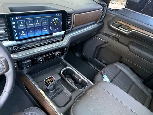 Used 2023 Chevrolet Silverado 1500 High Country w/ Z71 Off-Road Package image 31