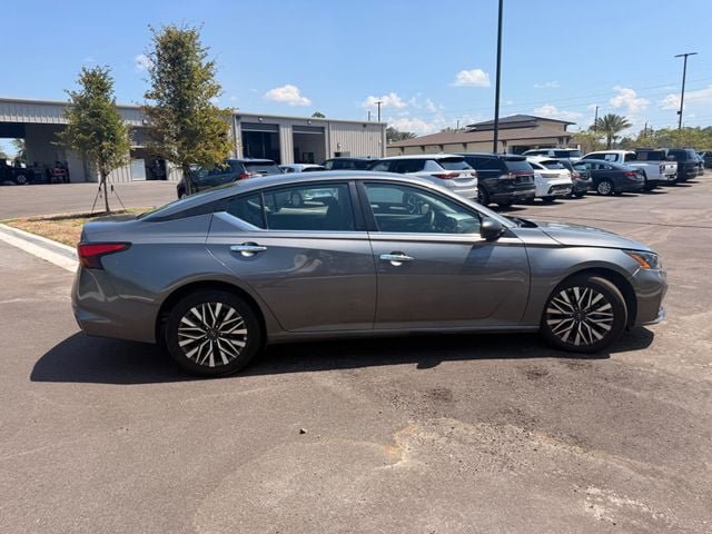 Used 2025 Nissan Altima 2.5 SV FWD image 18