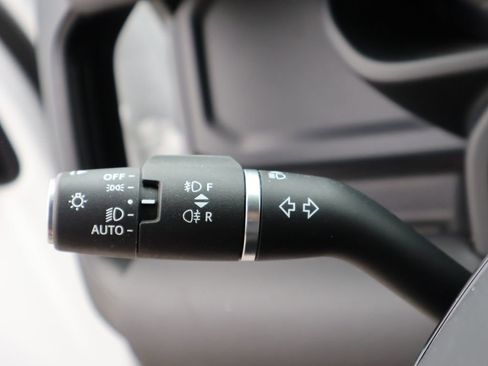 Used 2024 Land Rover Defender 110 X-Dynamic SE AWD/4WD image 33