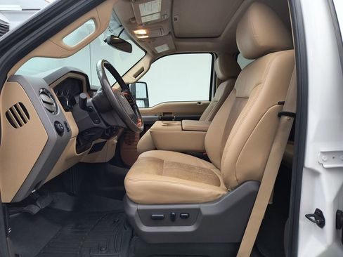 Used 2011 Ford F250 Lariat w/ Lariat Interior Pkg image 5