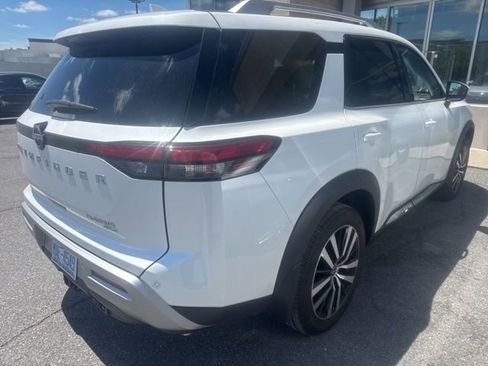 Used 2025 Nissan Pathfinder Platinum w/ Cargo Package AWD/4WD image 3