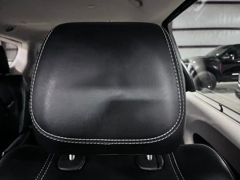 Used 2023 Chrysler Pacifica Touring-L FWD image 18