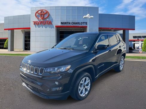 Used 2025 Jeep Compass Latitude image 6