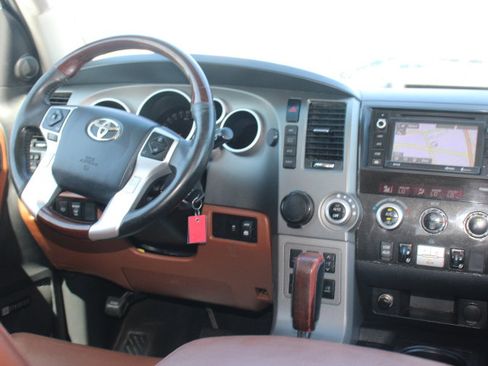 Used 2017 Toyota Sequoia Platinum RWD image 29