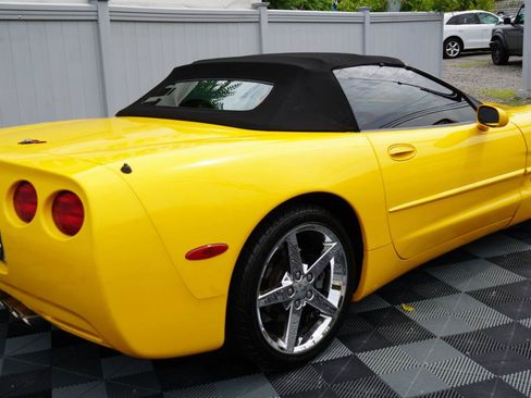 Used 2000 Chevrolet Corvette Convertible w/ Memory Pkg RWD image 17