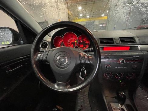 Used 2004 MAZDA MAZDA3 s w/ Moonroof & 6-CD Pkg image 34