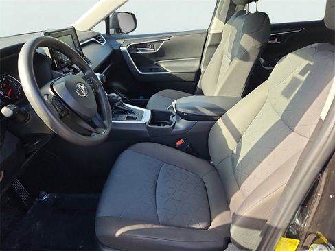 Used 2022 Toyota RAV4 XLE image 29