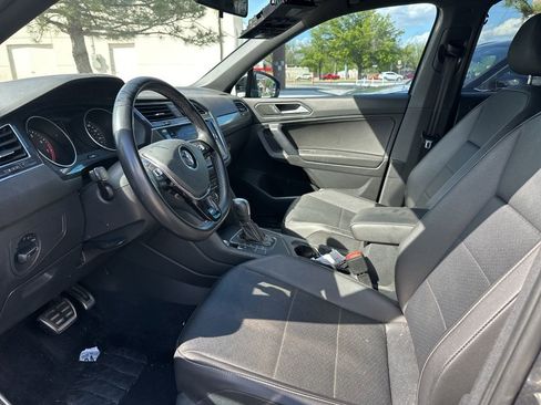 Used 2021 Volkswagen Tiguan SE FWD image 12