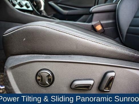 Used 2023 Volkswagen Jetta SE w/ Panoramic Sunroof Package image 11