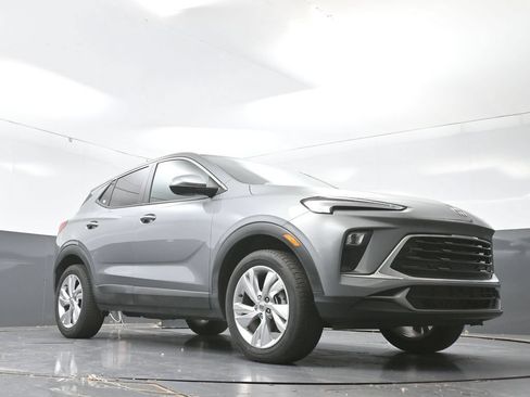 Used 2025 Buick Encore GX Preferred AWD/4WD image 47