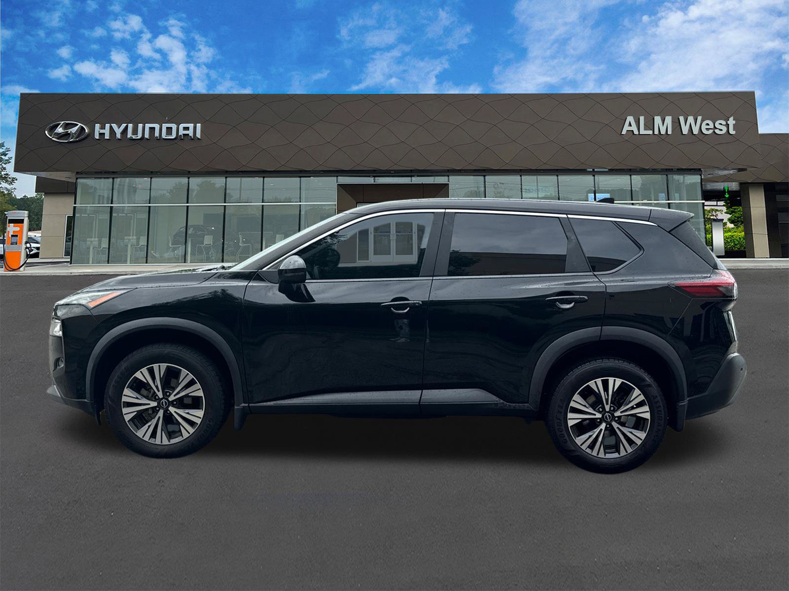 Used 2023 Nissan Rogue SV FWD image 8