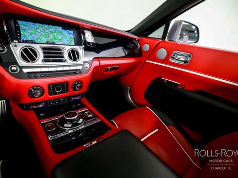 Used 2019 Rolls-Royce Dawn image 16