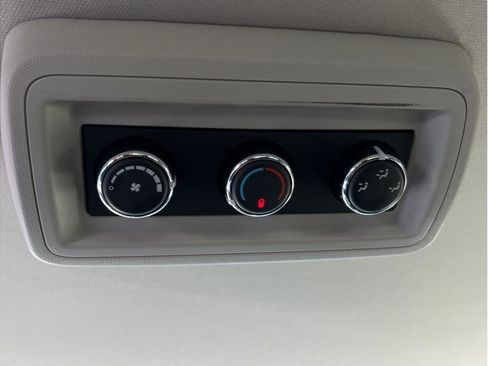 Used 2018 Dodge Grand Caravan SE w/ UConnect Hands-Free Group image 10