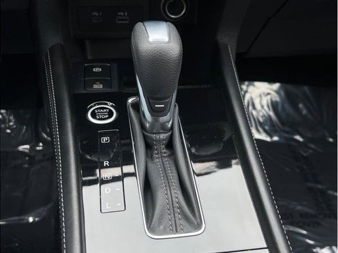 Used 2023 Nissan Kicks SR w/ SR Premium Package FWD image 19