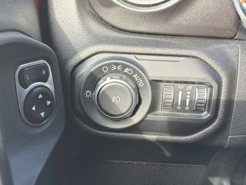 Used 2020 Jeep Wrangler Unlimited Sport image 14