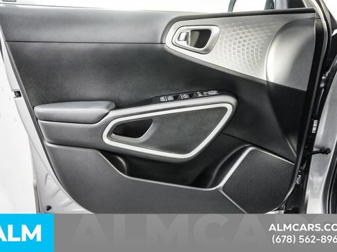 Used 2023 Kia Soul LX w/ LX Technology Package image 42