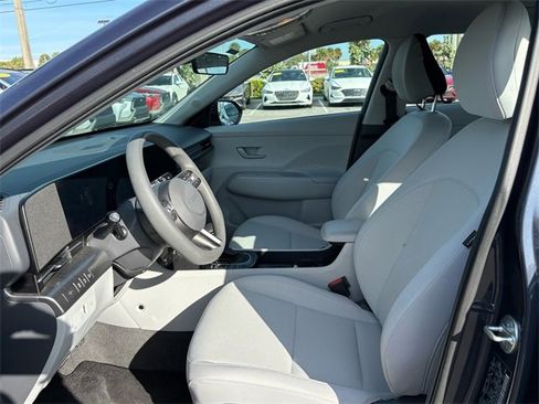 Used 2024 Hyundai Kona SE image 9