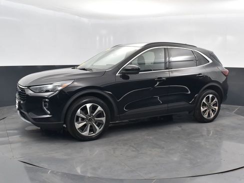 Used 2023 Ford Escape Platinum image 8