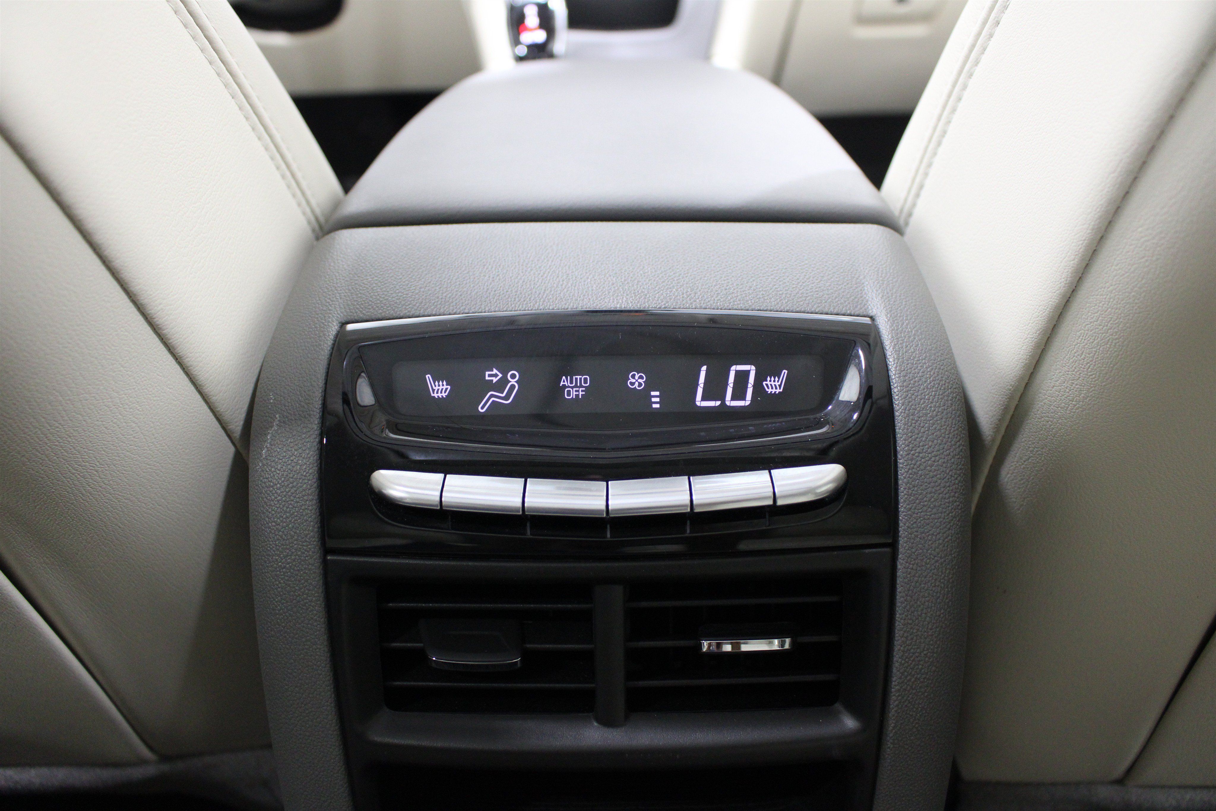 Used 2025 Cadillac XT5 Premium Luxury w/ Technology Package AWD/4WD image 26