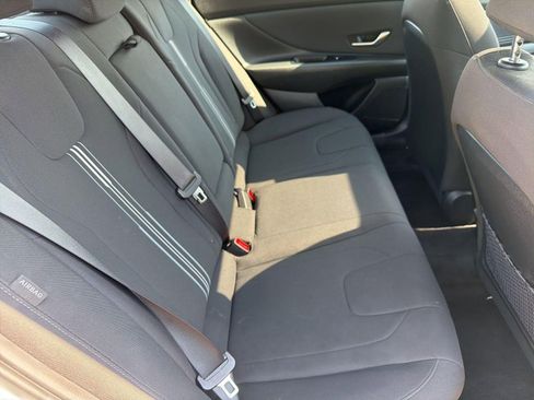 Used 2025 Hyundai Elantra SEL FWD image 28