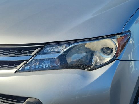 Used 2015 Toyota RAV4 Limited image 9