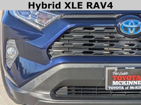 Used 2021 Toyota RAV4 XLE image 3
