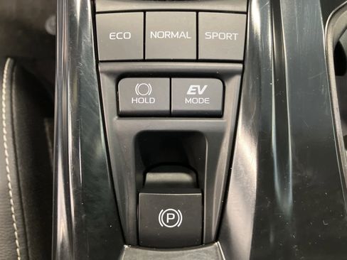 Used 2025 Toyota Camry SE image 15