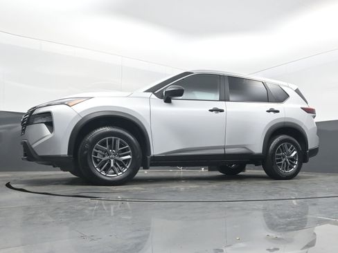 Certified 2025 Nissan Rogue S image 25