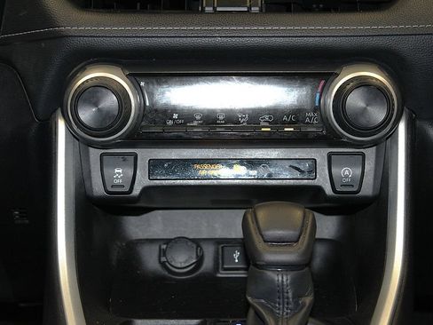 Used 2020 Toyota RAV4 LE w/ All Weather Liner Package AWD/4WD image 18