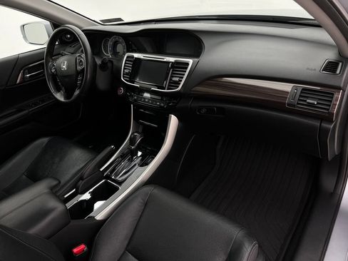 Used 2017 Honda Accord Touring image 17
