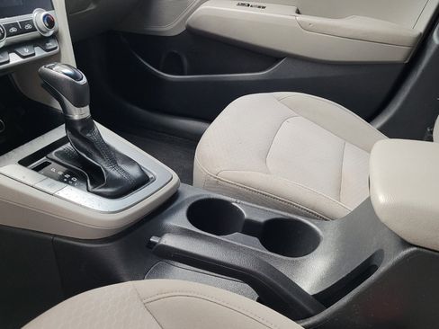Used 2020 Hyundai Elantra SE FWD image 26