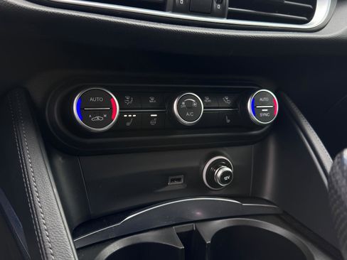 Used 2022 Alfa Romeo Stelvio Sprint image 21