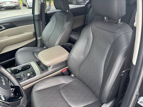 Used 2026 Kia Carnival FWD image 36