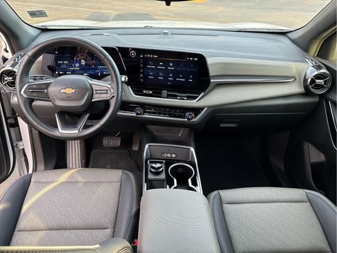 Used 2026 Chevrolet Equinox LT w/ Convenience Package II image 12